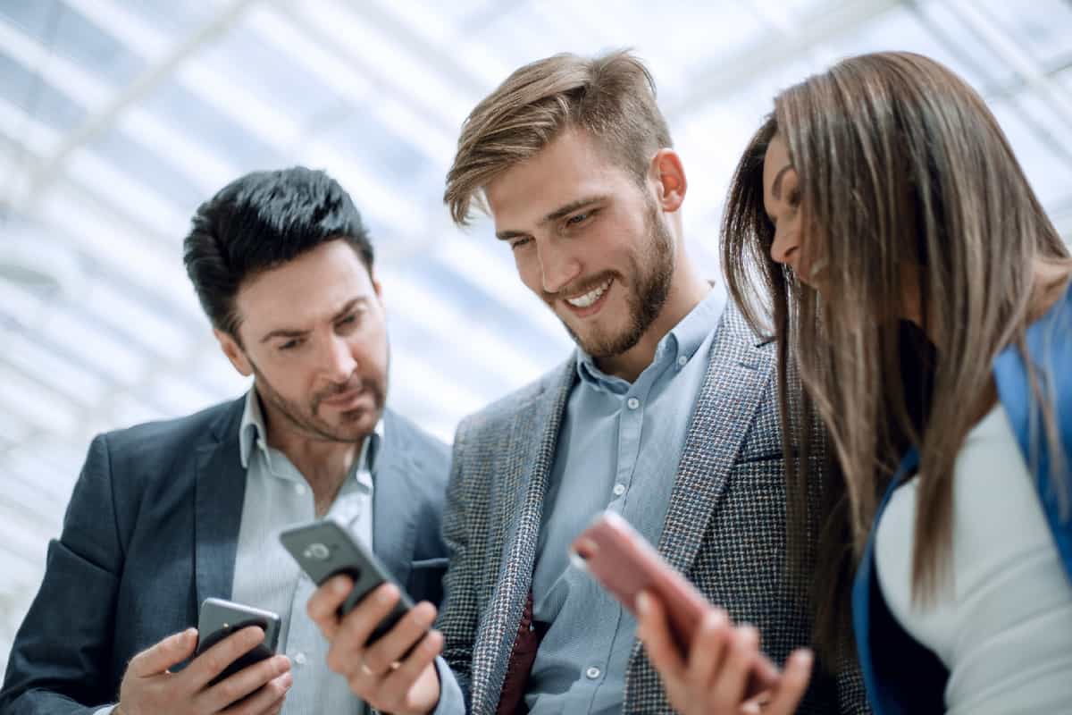 How to Set up a Conference Call on iPhone - BusinessNewsDaily.com