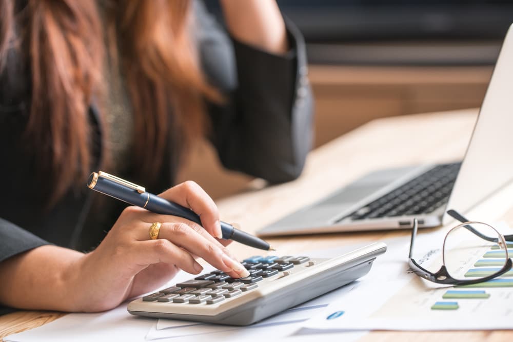 How to Determine Employee Salary Ranges - thumbnail