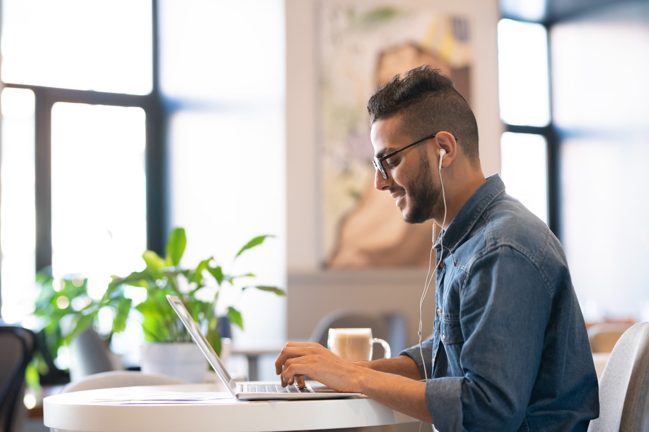 In-House vs. Outsourcing: How to Decide What’s Right for Your Business - thumbnail