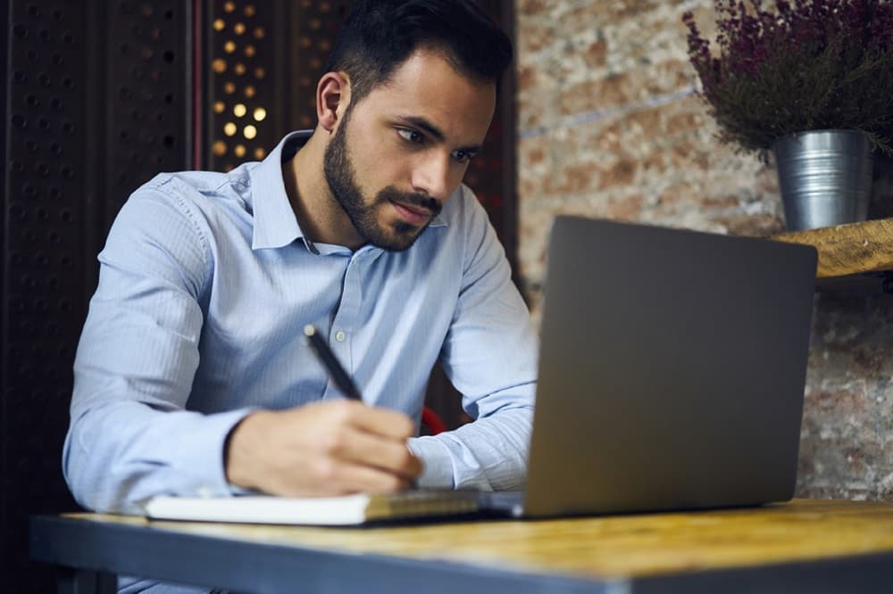 What You Need to Know About Going Back to School for a Career Change - thumbnail